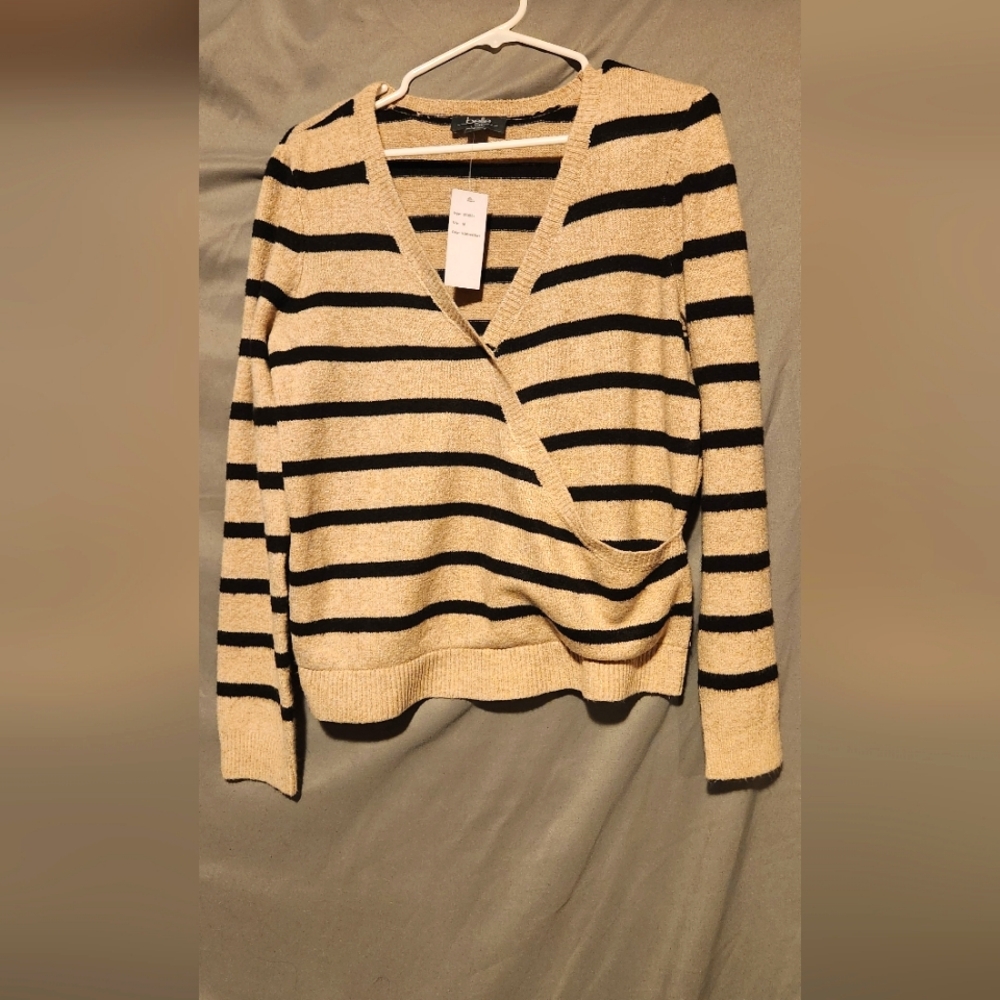 NWT BELLE women's sweater med.
